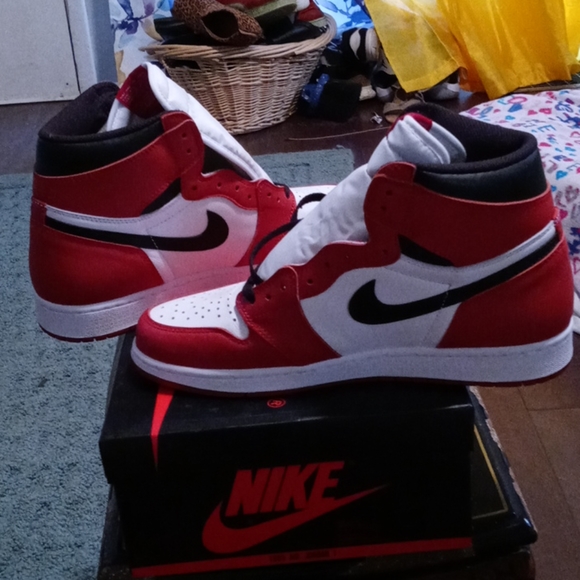 Retro Jordan 1 Chicago